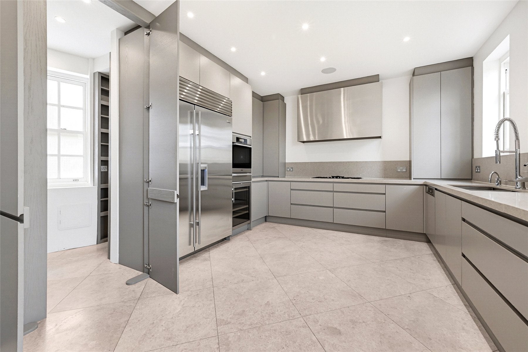 Flat Cheyne Walk in Greater London