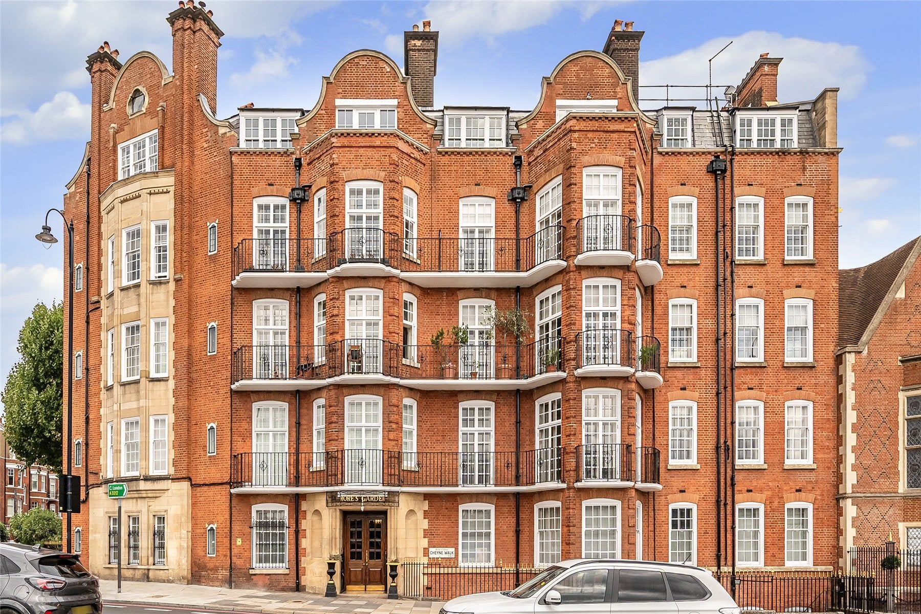 Flat Cheyne Walk in Greater London