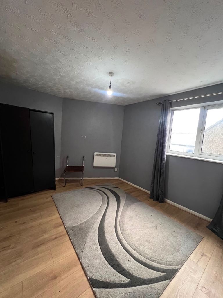 Flat Selbourne Road in Luton