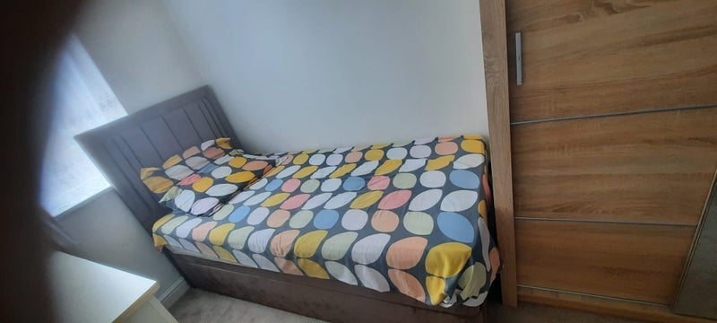Room Inglewood Close in Greater London