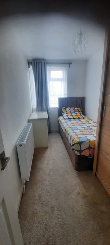 Room Inglewood Close in Greater London