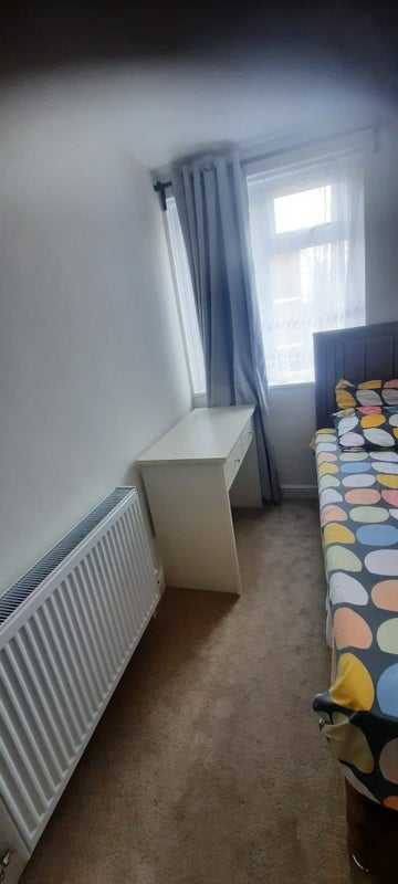 Room Inglewood Close in Greater London