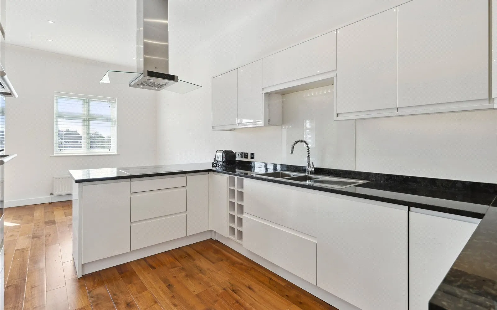 Flat Balfour Road in Elmbridge