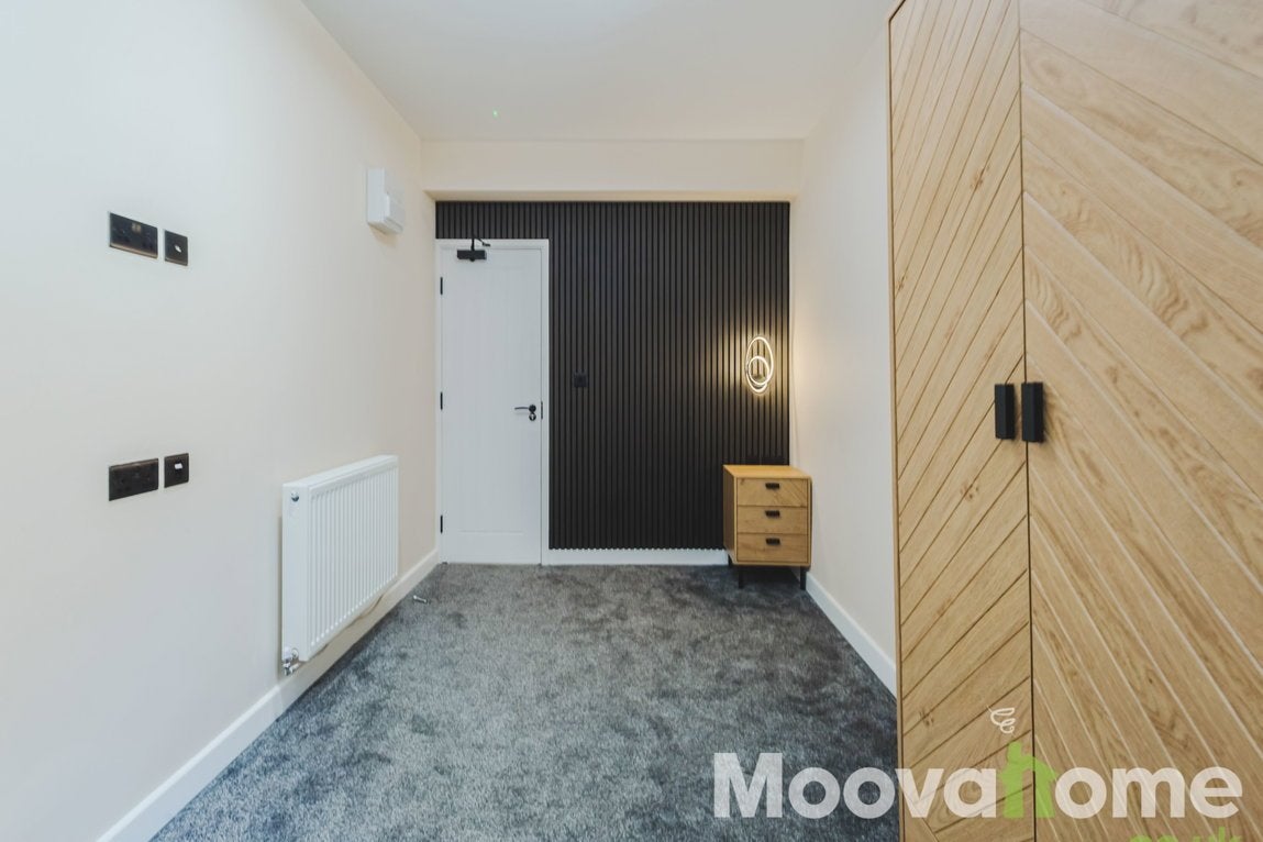 Room Dixon Street in Swindon