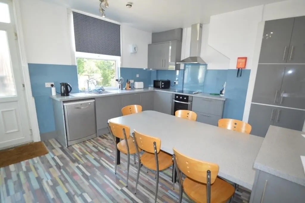 Flat Headingley Mount in Leeds