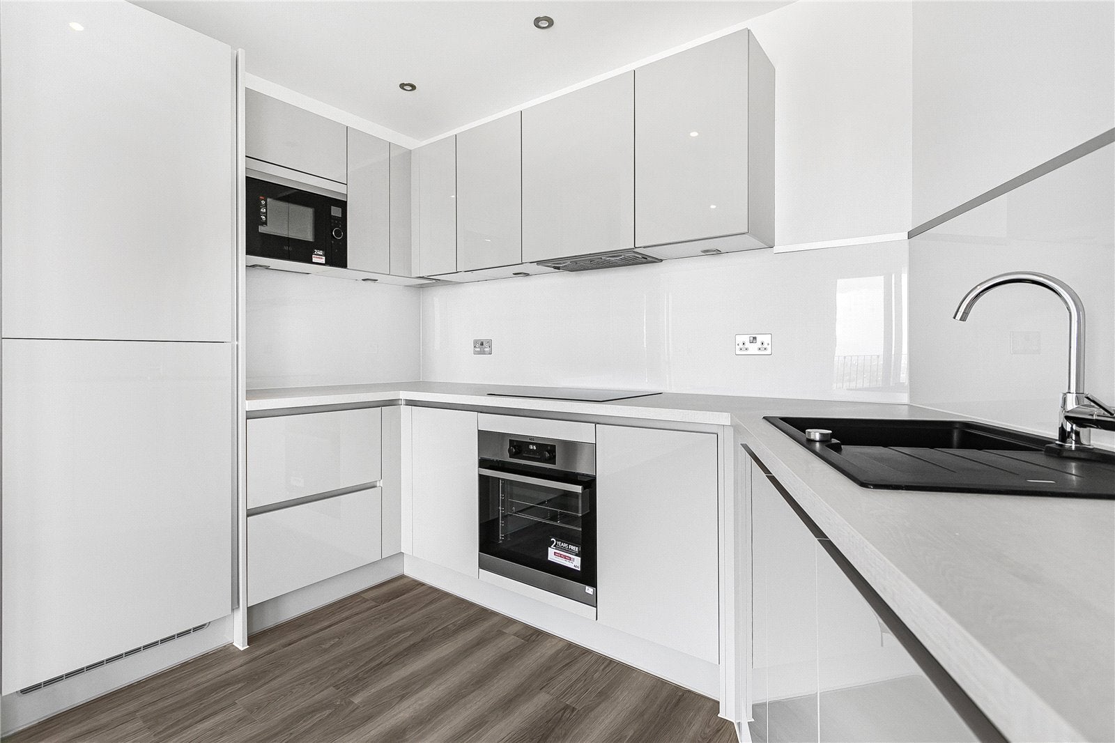 Flat Healum Avenue in Greater London