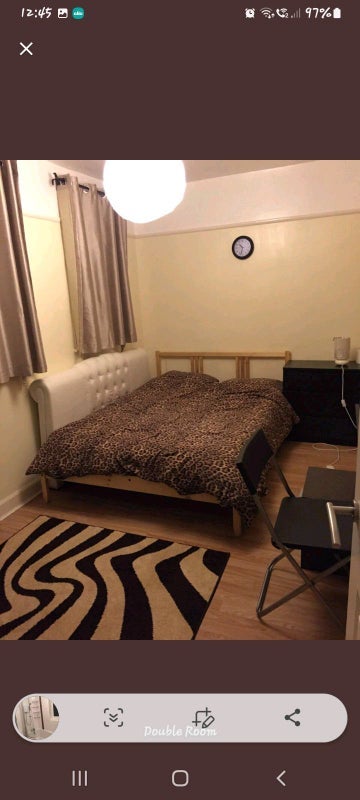 Room Colwyn Avenue in Manchester
