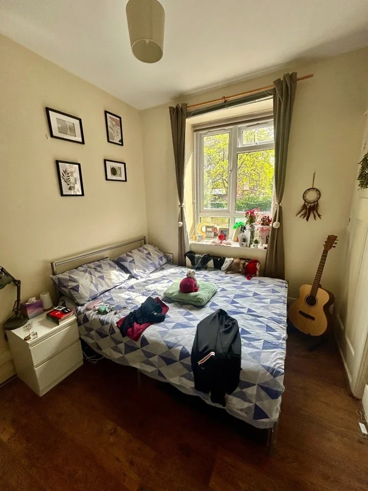 Flat Triangle Place in Greater London