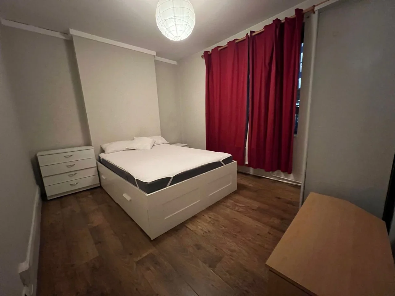 Flat Triangle Place in Greater London