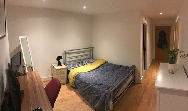Flat Chrisp Street in Greater London