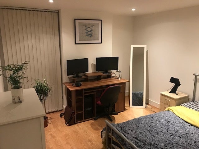 Flat Chrisp Street in Greater London
