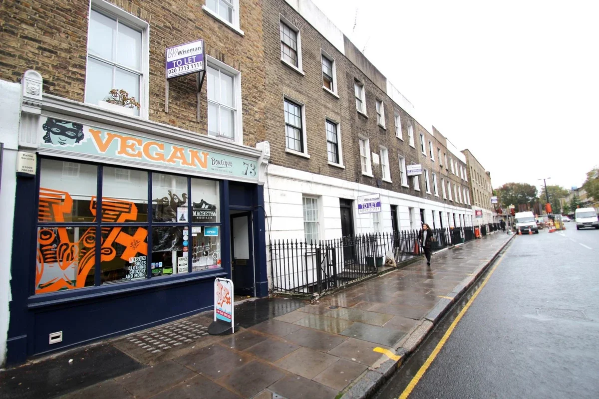 Flat Caledonian Road in Greater London