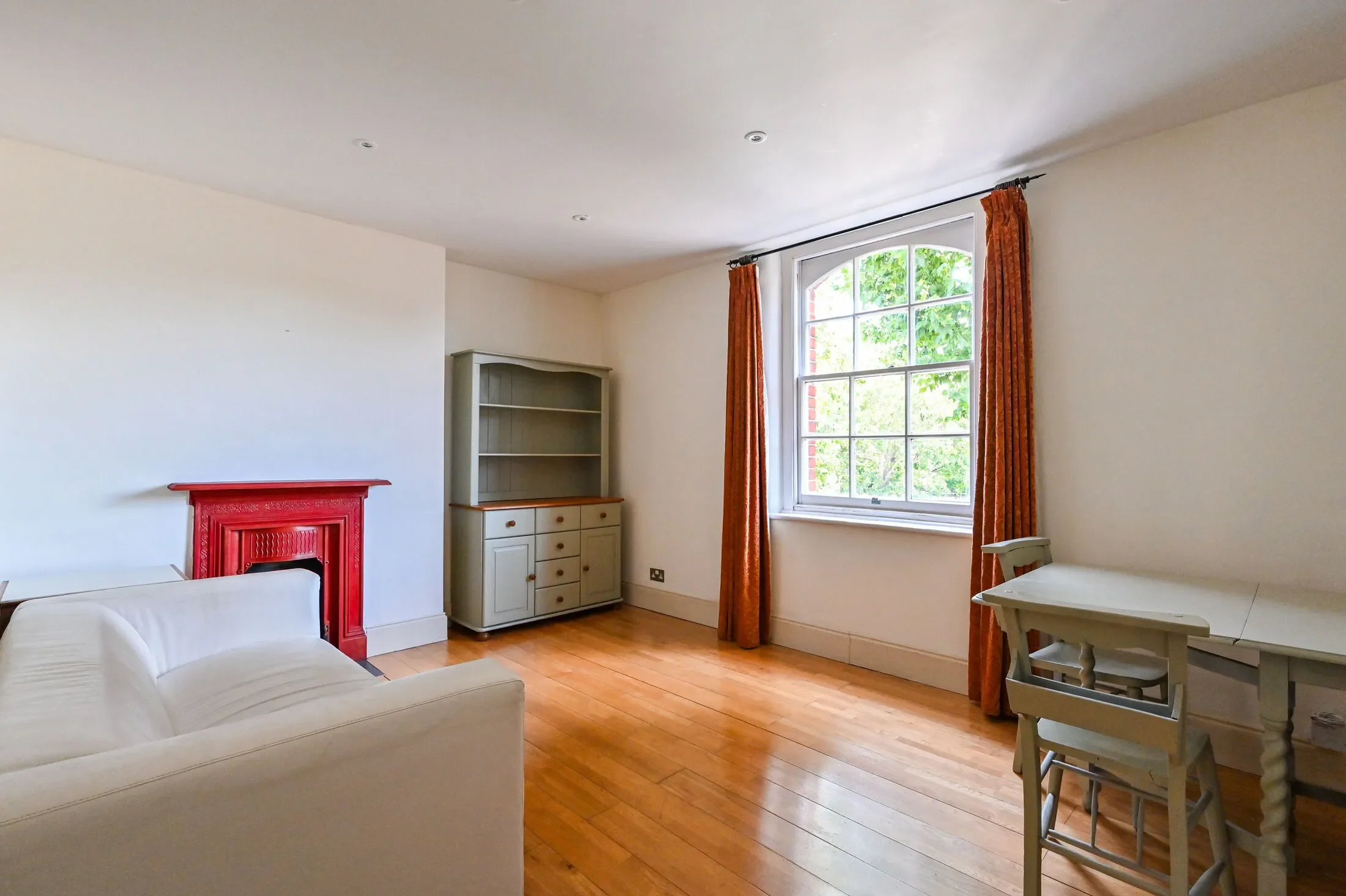 Flat Wellington Way in Greater London