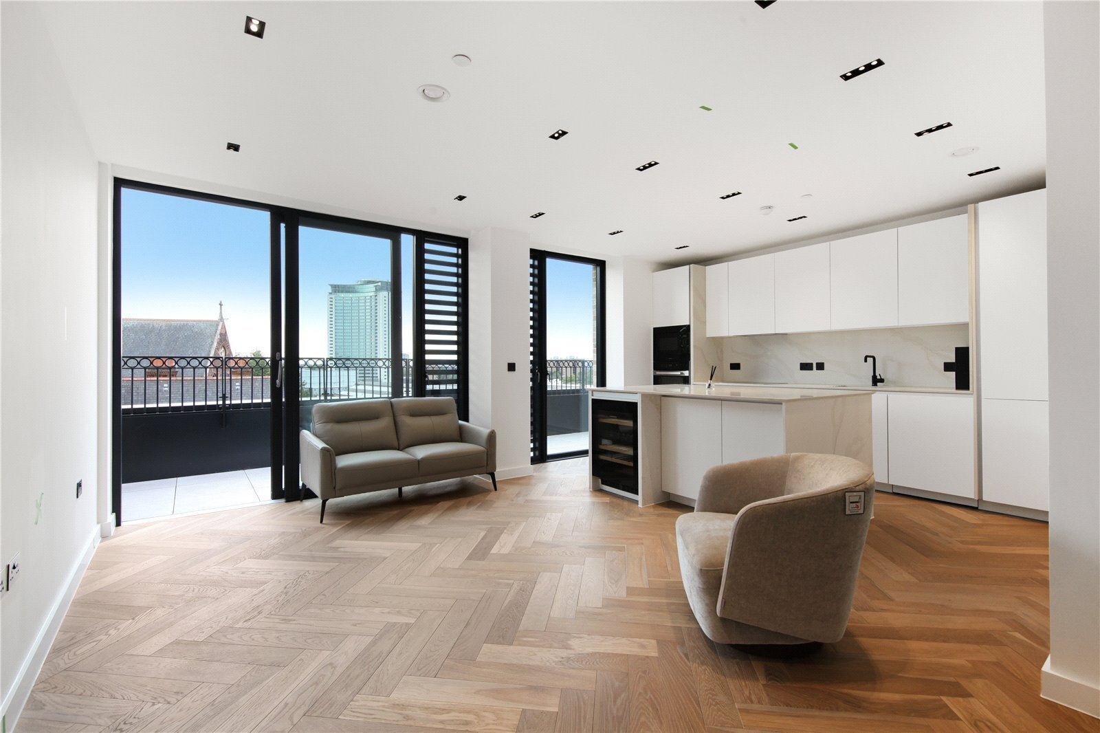 Flat Cluny Mews in Greater London