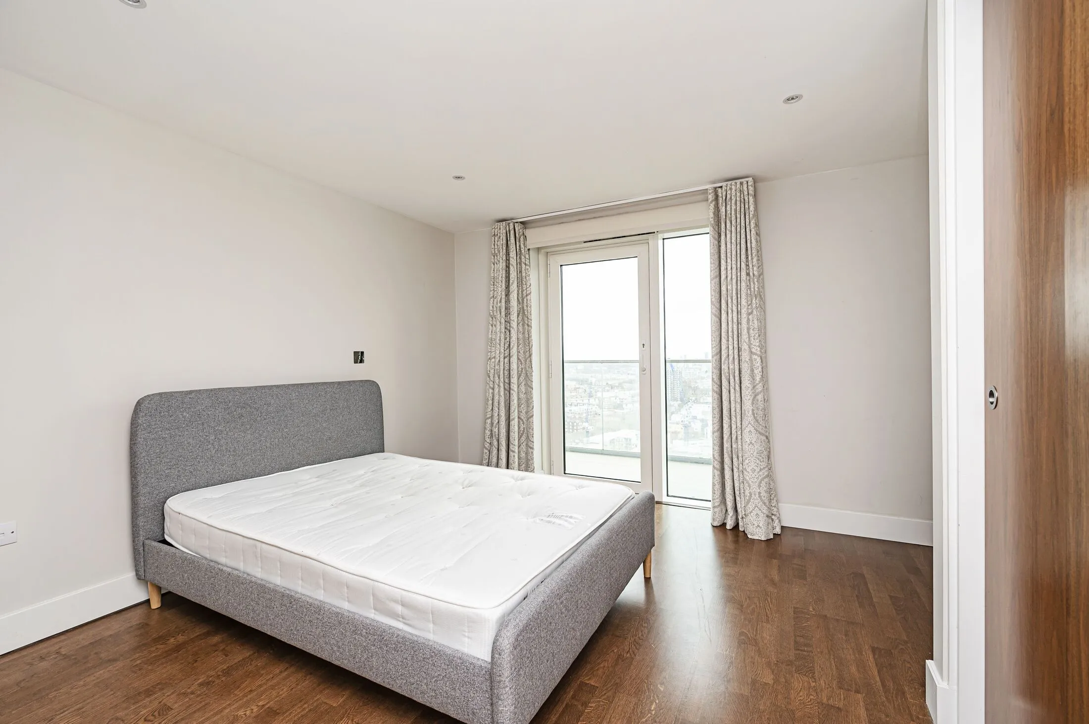 Flat Middlesex Street in City of London