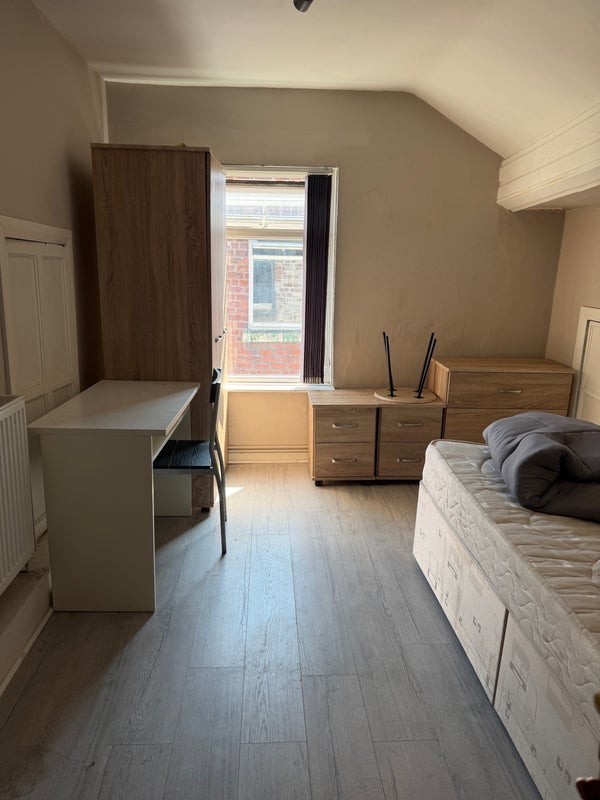 Room Salisbury Road in Liverpool