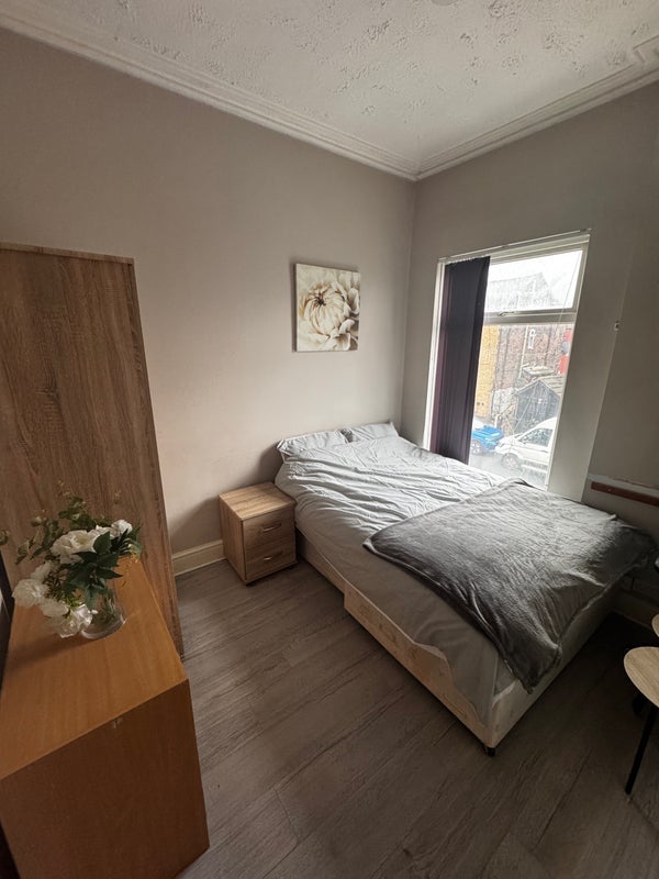 Room Salisbury Road in Liverpool