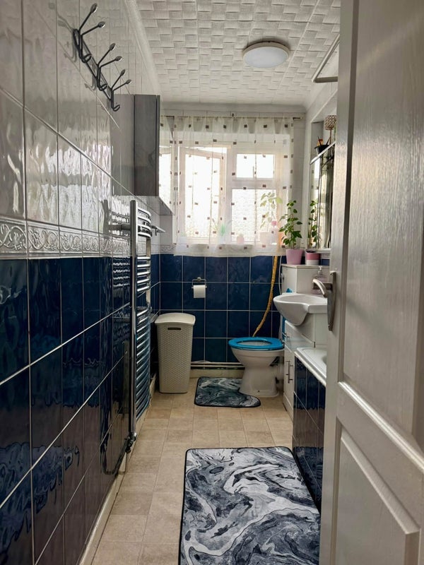 Room Warbeck Road in Greater London