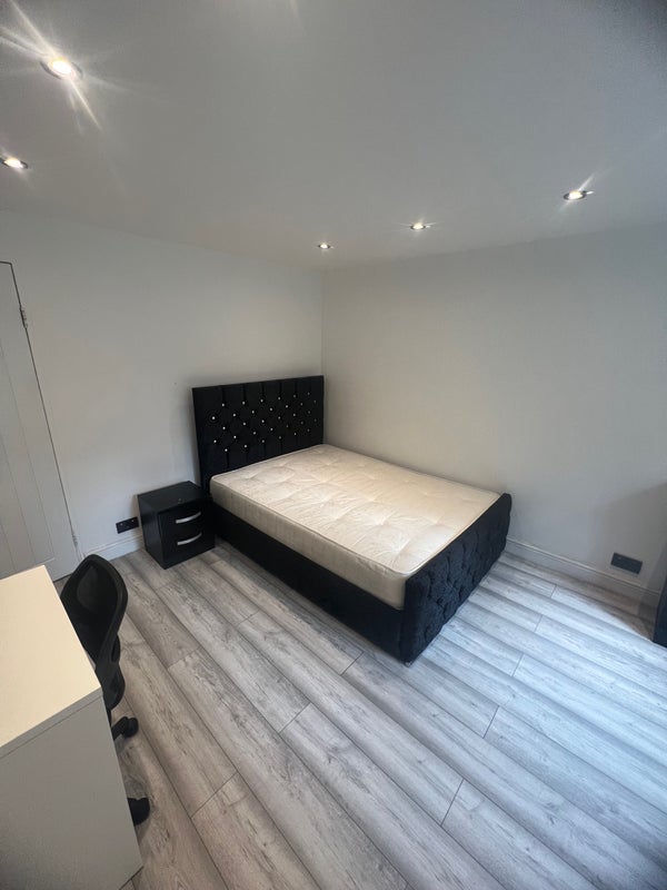 Room Hunton Street in Greater London