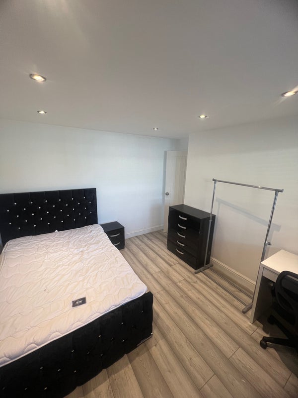 Room Hunton Street in Greater London