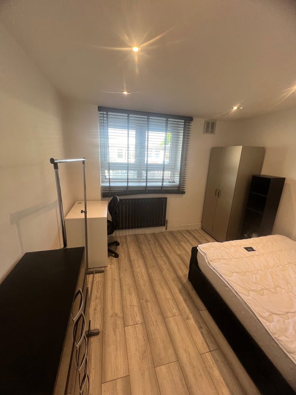 Room Hunton Street in Greater London