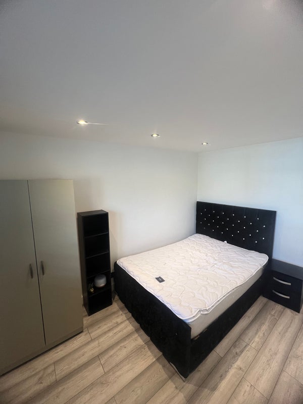 Room Hunton Street in Greater London
