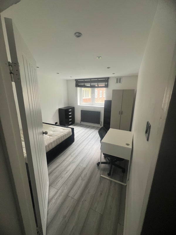 Room Hunton Street in Greater London