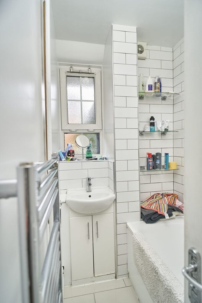 Room Pembury Road in Greater London