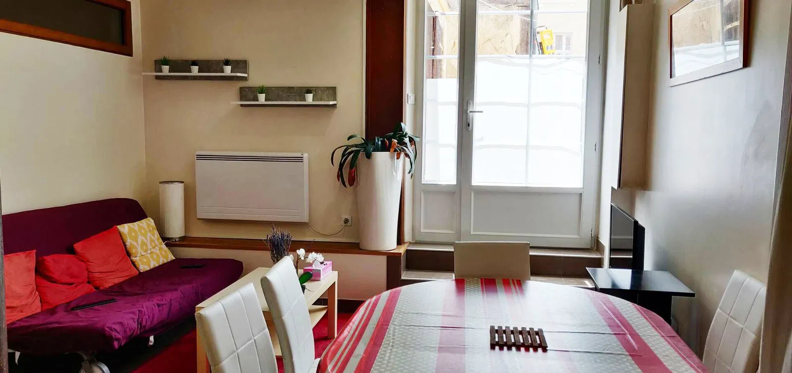 Flat Place Saint-Louis in Versailles
