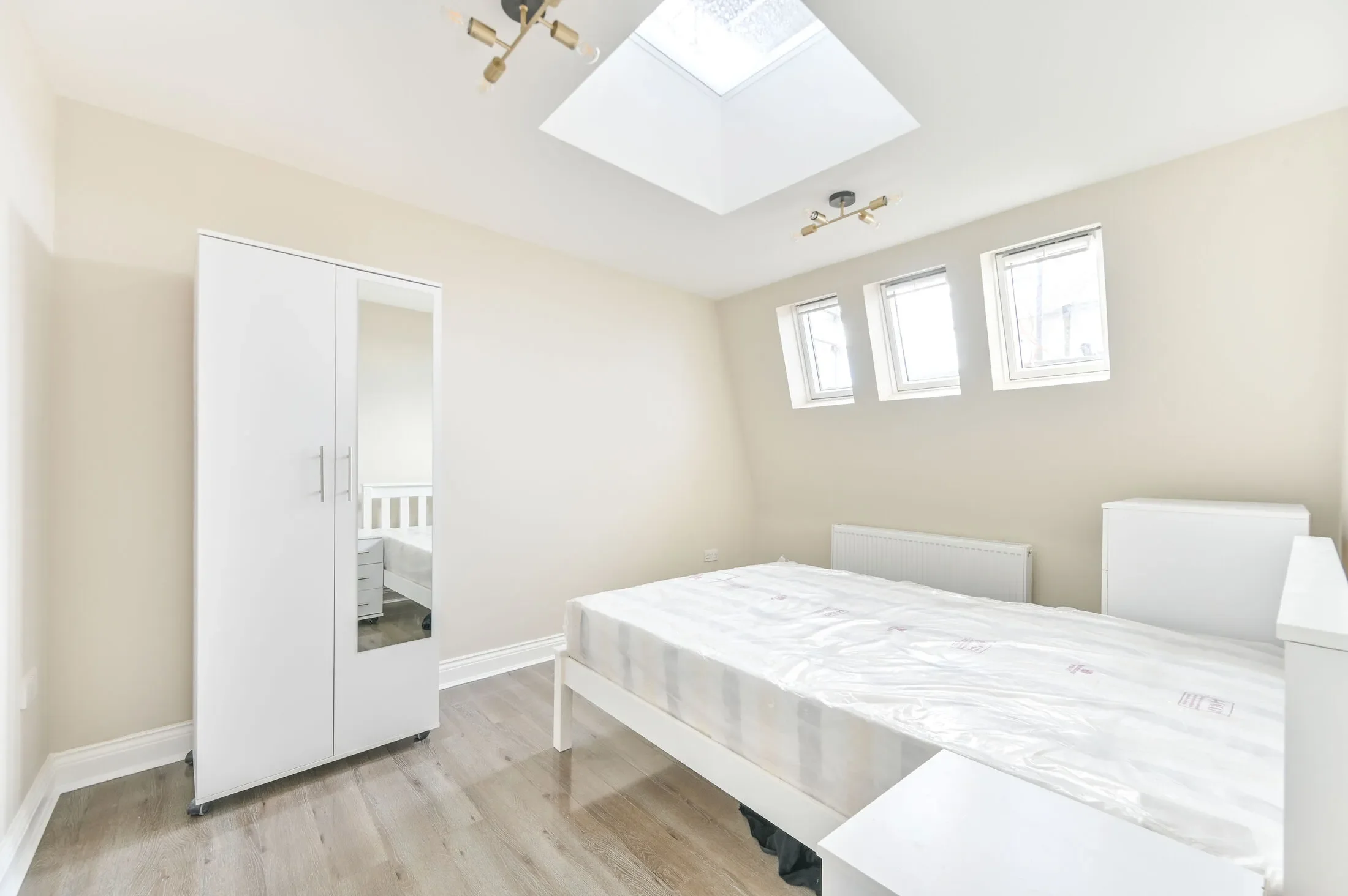 Flat Devonport Road in Greater London