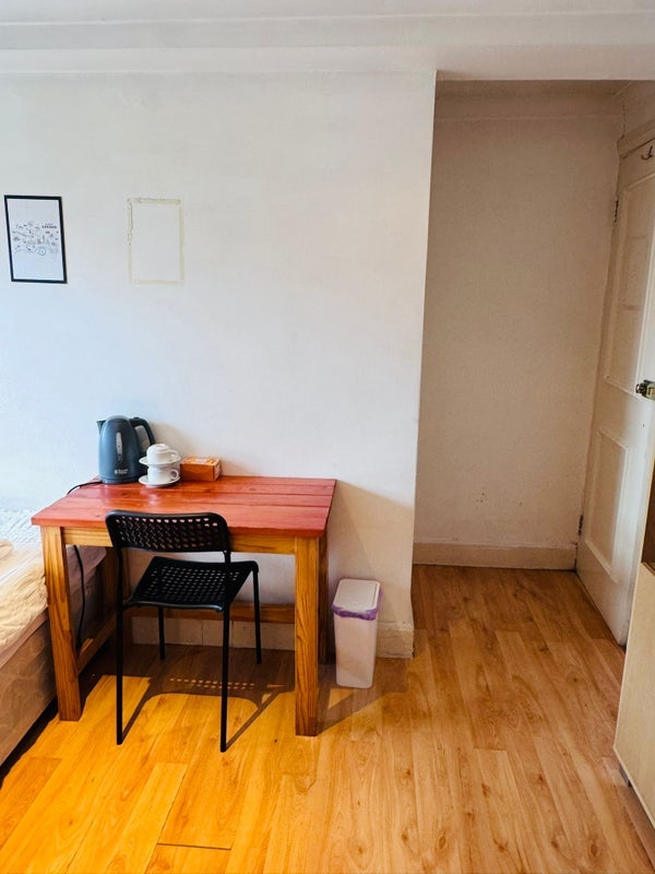 Room Kennington Lane in Greater London