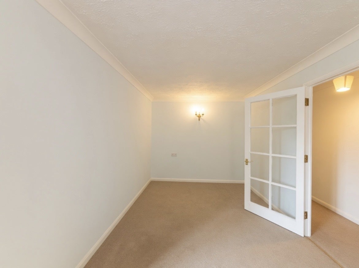 Flat Sudicamps Court in Waltham Abbey
