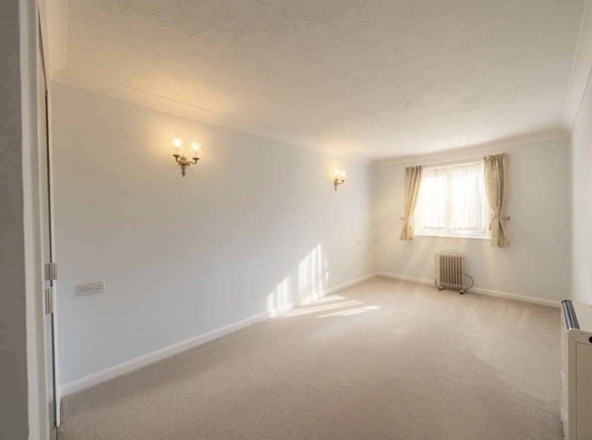 Flat Sudicamps Court in Waltham Abbey