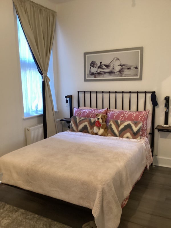 Room Lillie Road in Greater London