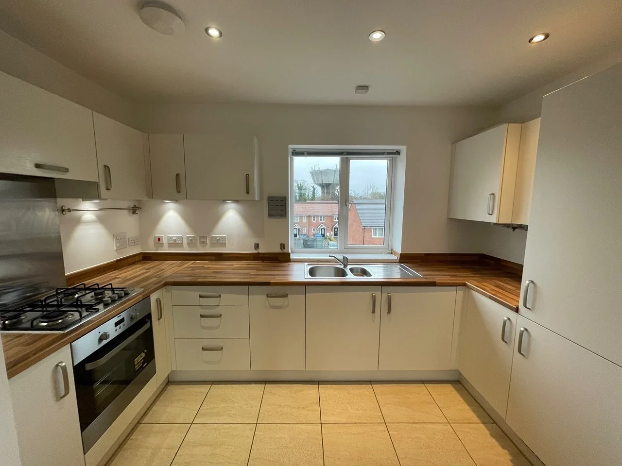 Flat Newland Avenue in East Hertfordshire
