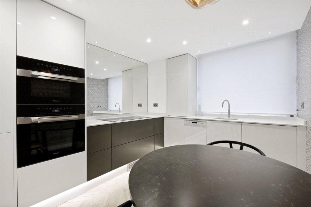 Flat Prince Albert Road in Greater London