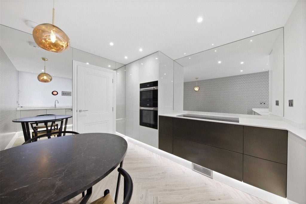 Flat Prince Albert Road in Greater London
