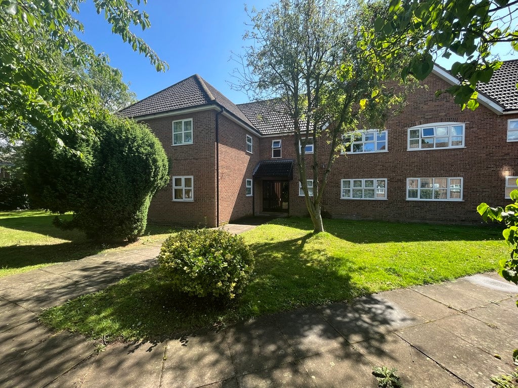 Flat Russet Close in Stewartby