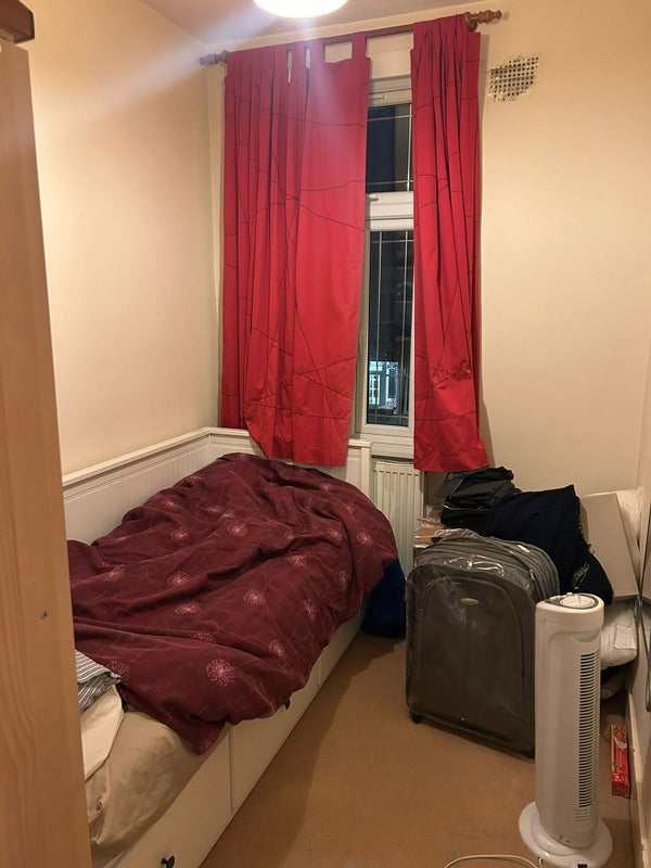 Room Cumberland Road in Greater London