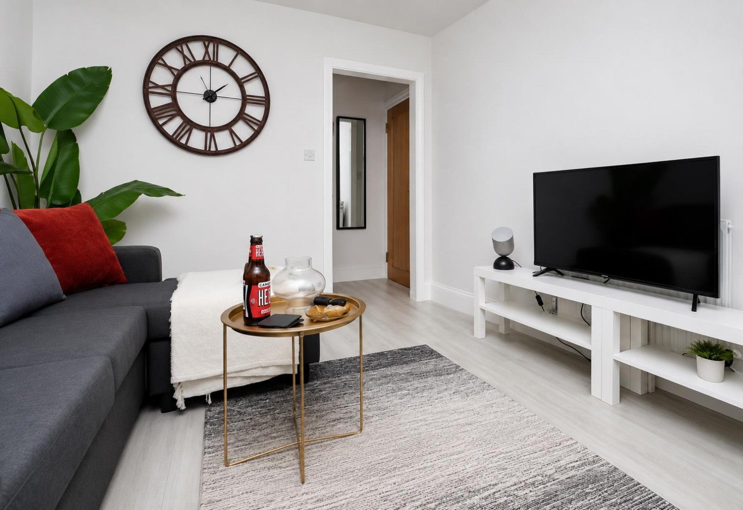Flat Treharris Street in Cardiff