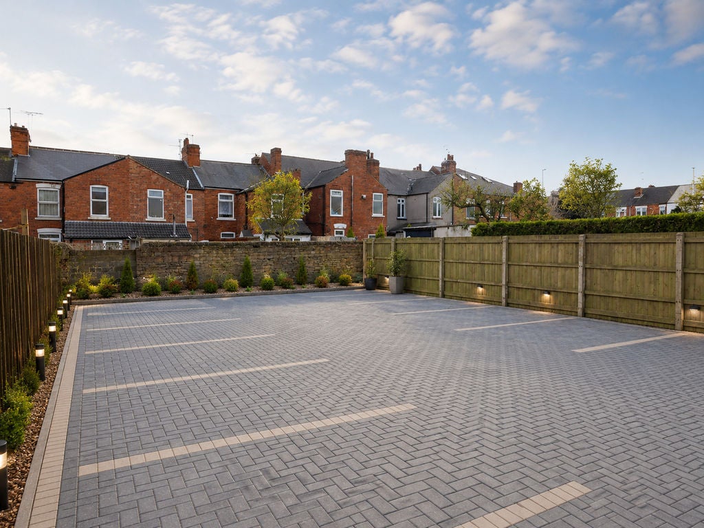 Flat Layton Avenue in Mansfield Woodhouse