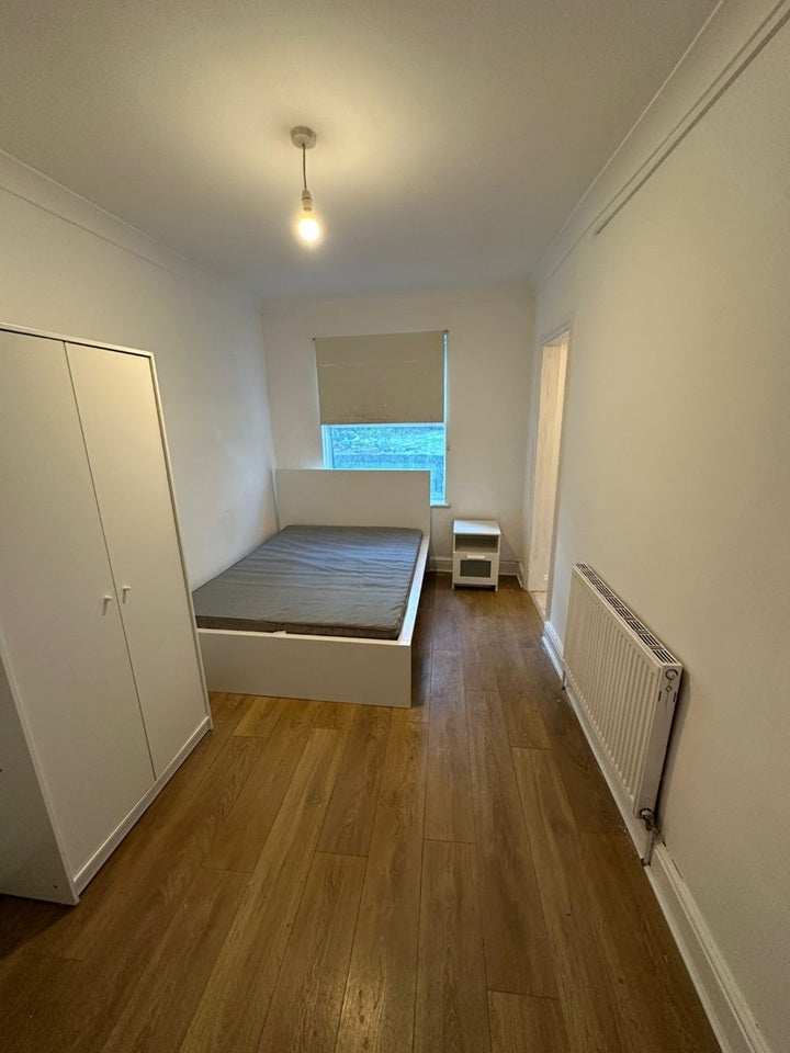 Room Romford Road in Greater London
