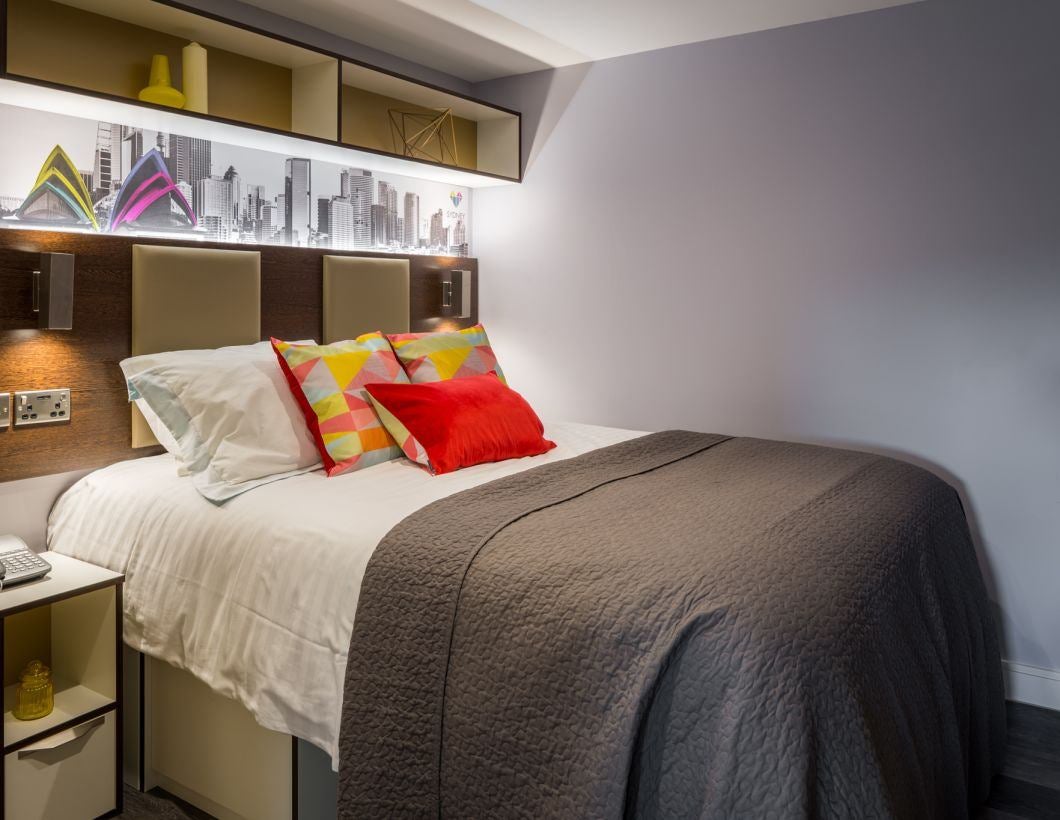 Room Cardigan Road in Leeds