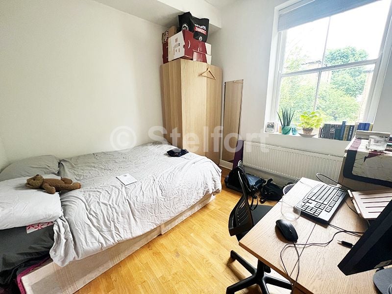 Flat St John's Grove in Greater London