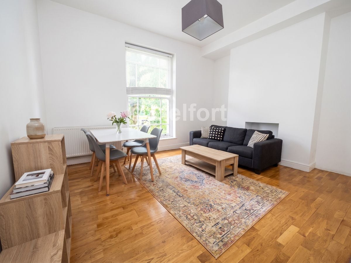 Flat St John's Grove in Greater London
