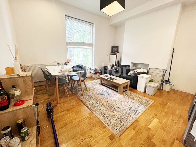 Flat St John's Grove in Greater London