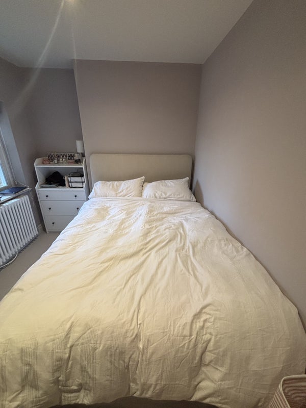 Room Earlsfield Road in Greater London