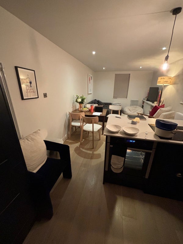 Room Earlsfield Road in Greater London