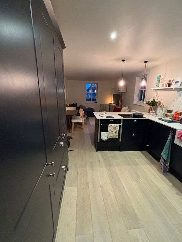 Room Earlsfield Road in Greater London