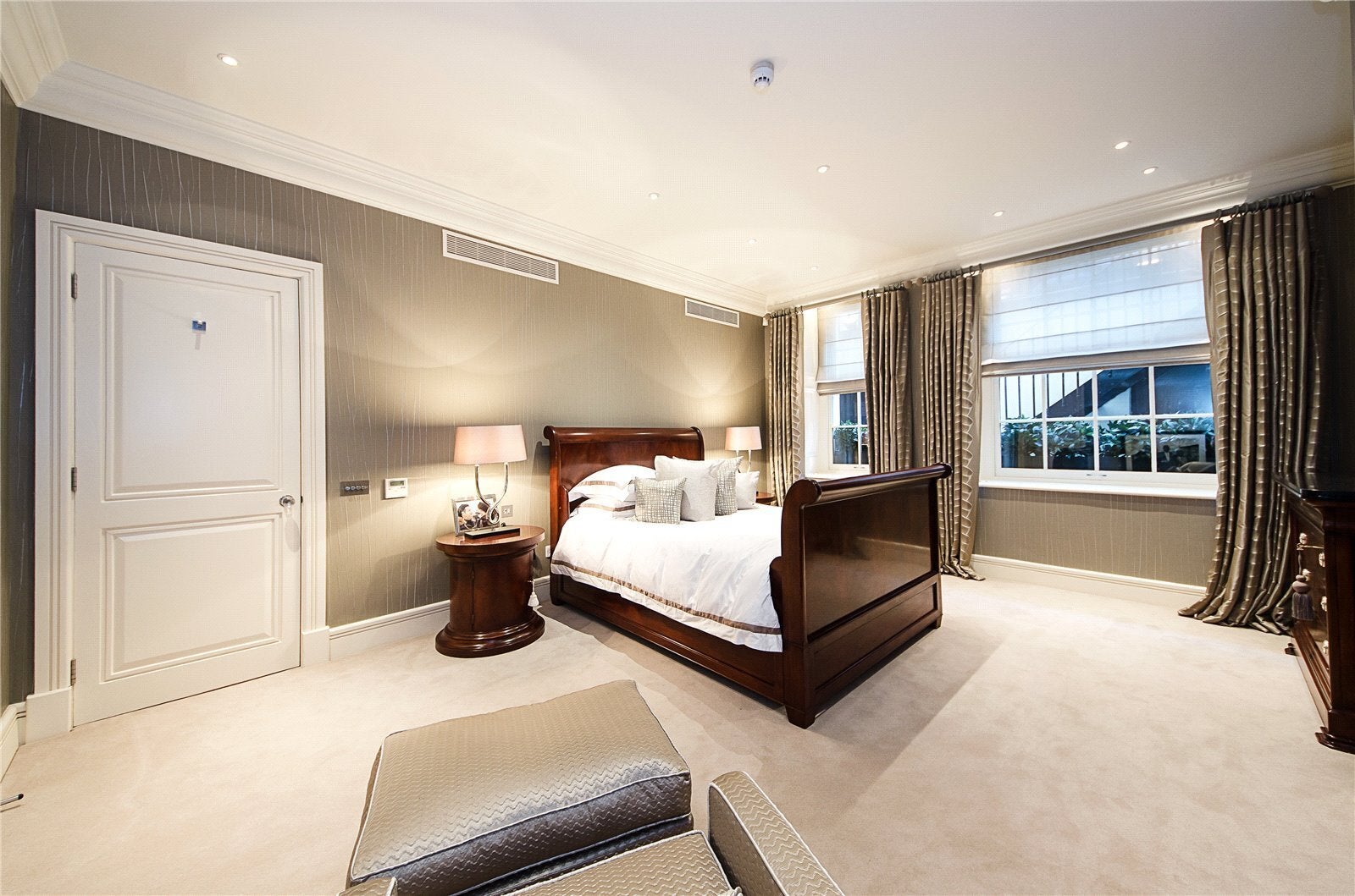 Flat Upper Grosvenor Street in City of Westminster